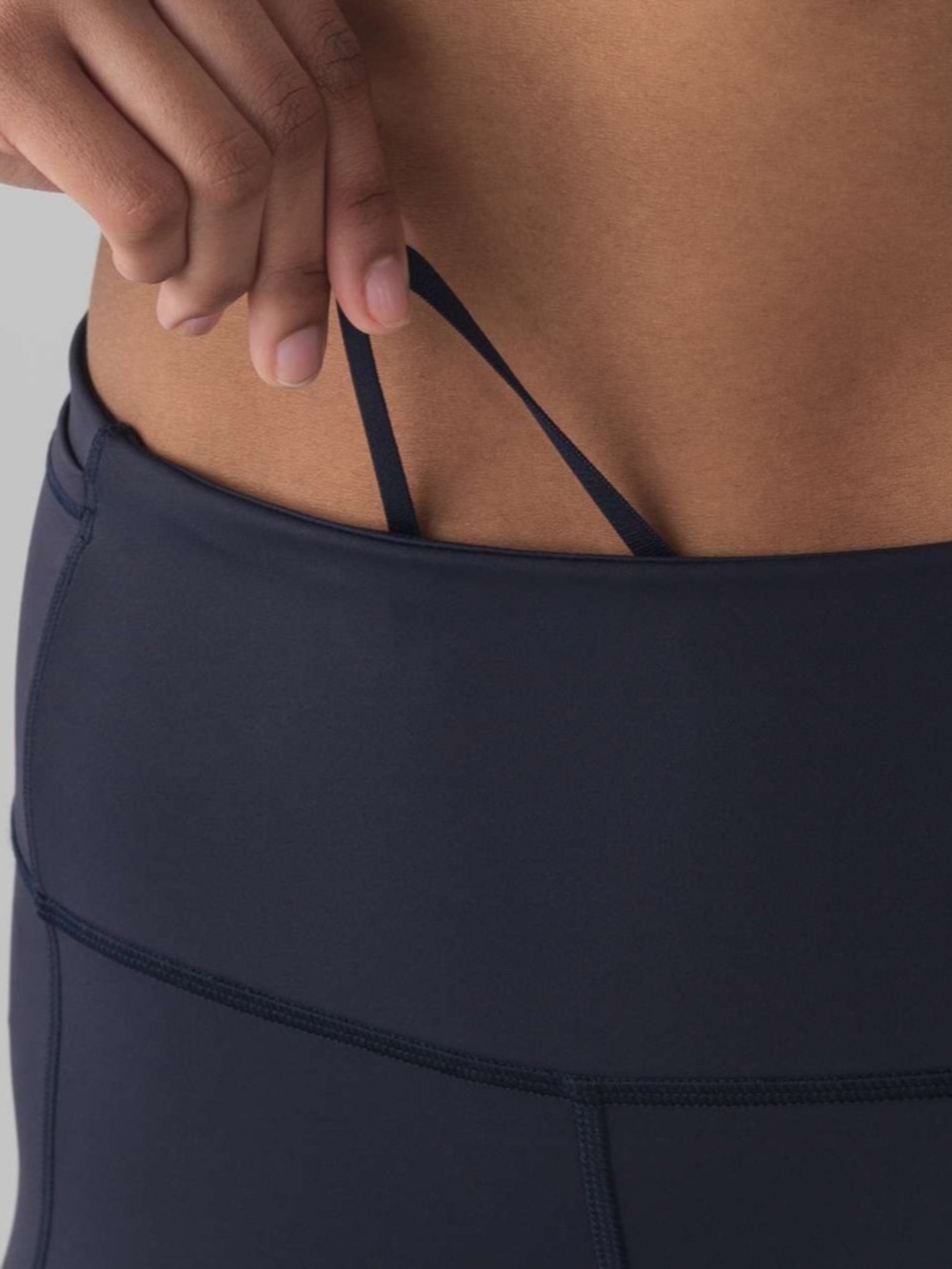 Lululemon • Fast & Free Crop II *Nulux 19"
Midnight Navy Size 6 - Picture 5 of 16